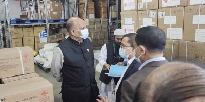 কেন্দ্রীয় ঔষধাগারে ঝটিকা অভিযান স্বাস্থ্যমন্ত্রীর